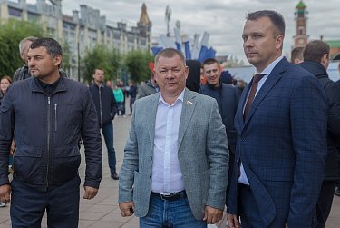 В Оренбурге прошел митинг-концерт #СвоихНеБросаем